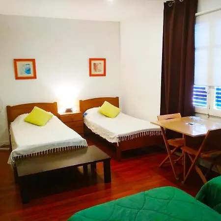 Konukevi Habitacions Sant Pere Claver 2*